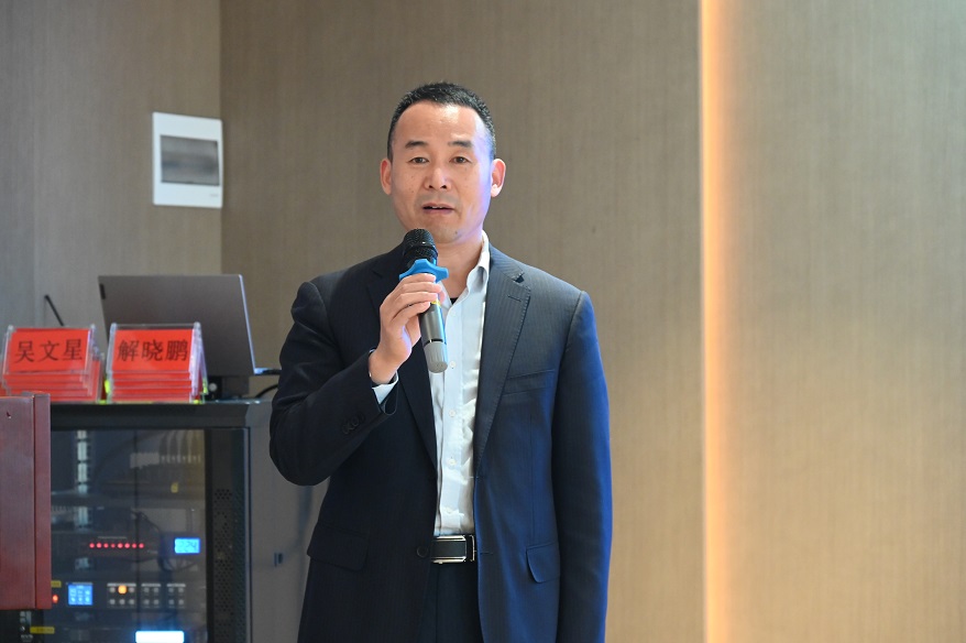晉江市自來水公司常務(wù)副總經(jīng)理、總工程師解曉鵬分享《晉江經(jīng)驗(yàn)》.JPG
